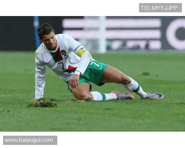 欧洲足球明星优雅亮相西服搭配创意袜子展现个性魅力 欧洲足球明星优雅亮相西服搭配创意袜子展现个性魅力